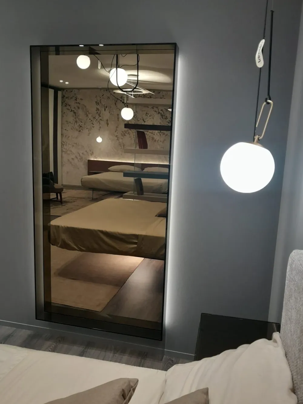 Lago Specchio Glass di a prezzi davvero convenienti- Specchiere