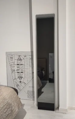 Hot Specchio moderna Hide di in Offerta Outlet Specchiere