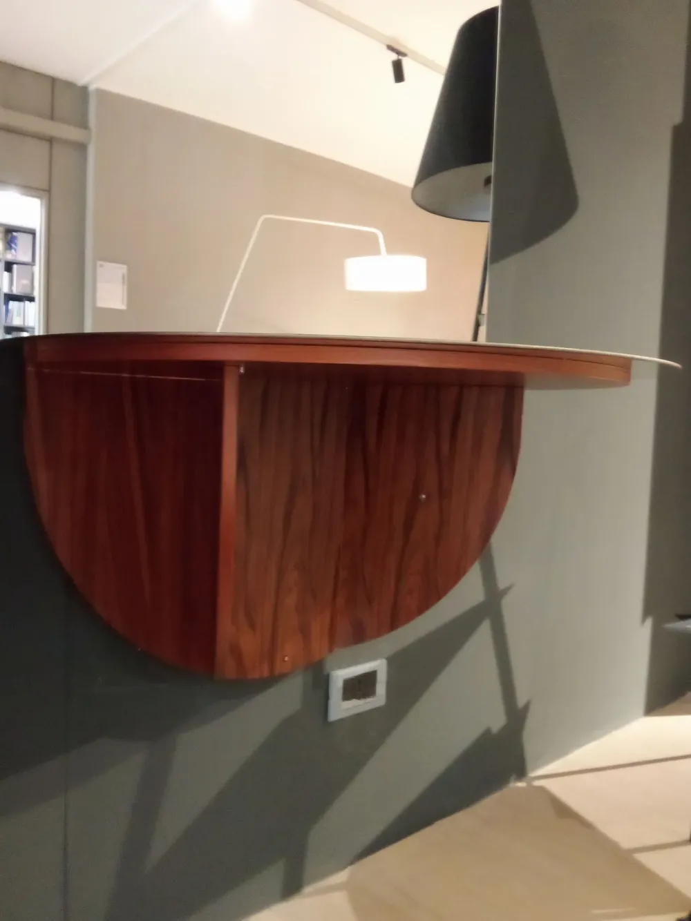 Online Specchio moderno Brame ovale di a prezzo Outlet Specchiere