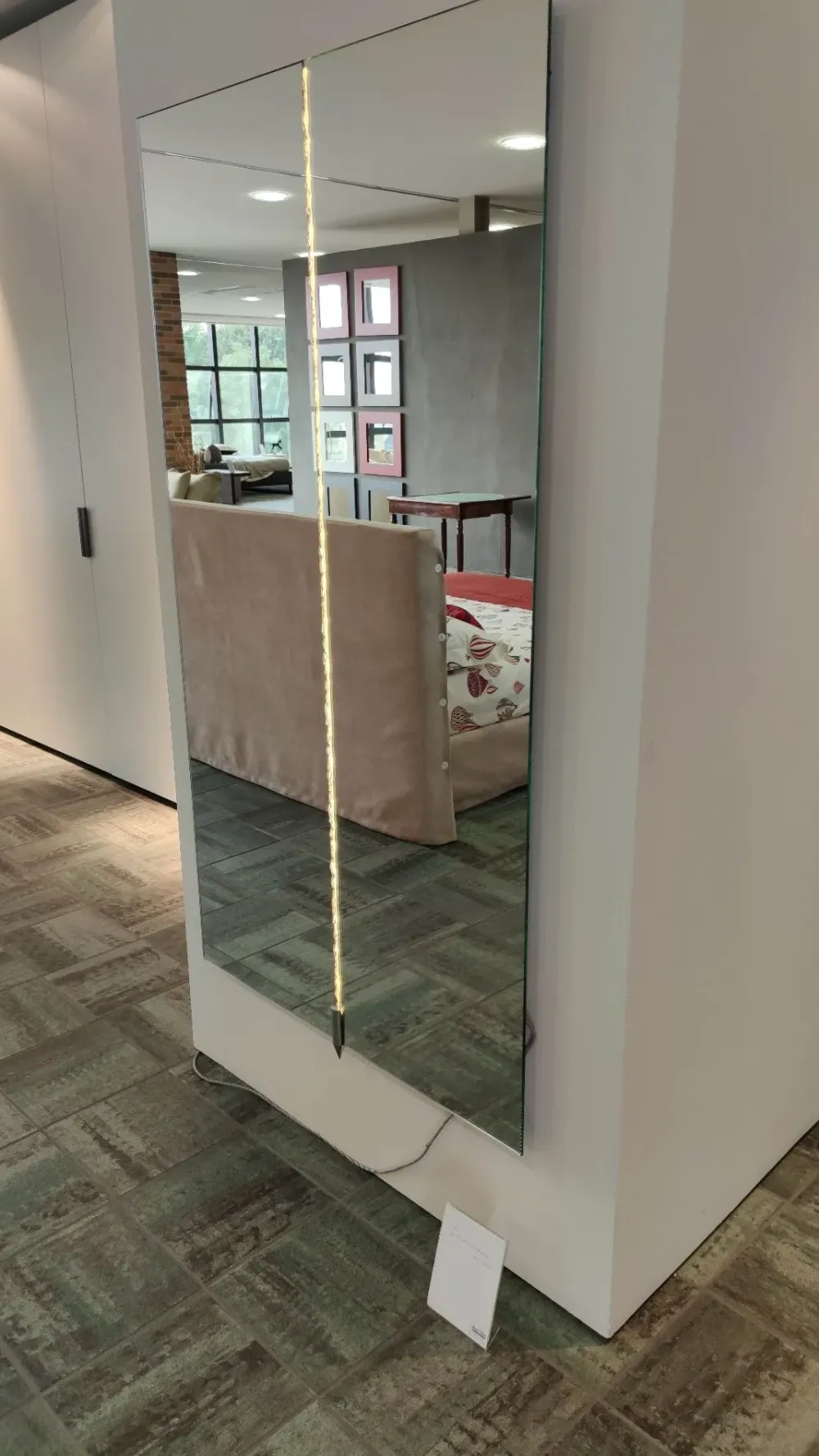 Artigianale Specchio moderno Figaro in OFFERTA OUTLET! Un tocco di modernità per la tua casa.- Specchiere