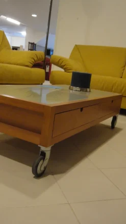 New Tavolino a quattro cassetti e ruote con particolari in vetro scontato del -60% Tavoli