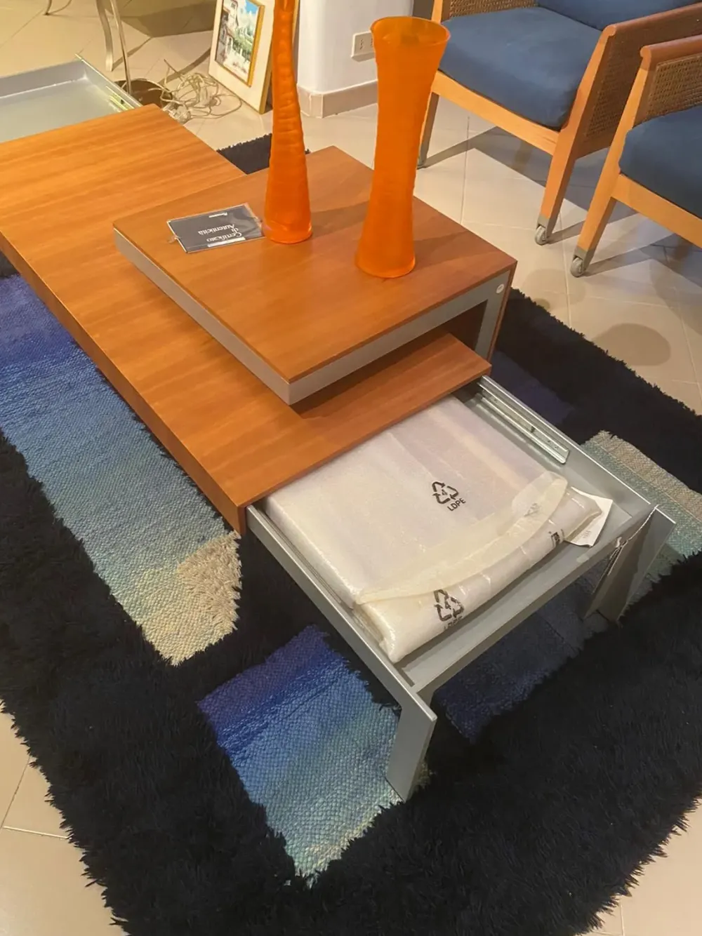 Tavolino design Lineo di a prezzo ribassato^Porada Clearance