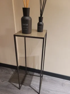 New Tavolino design Narciso di a prezzo ribassato Tavolini