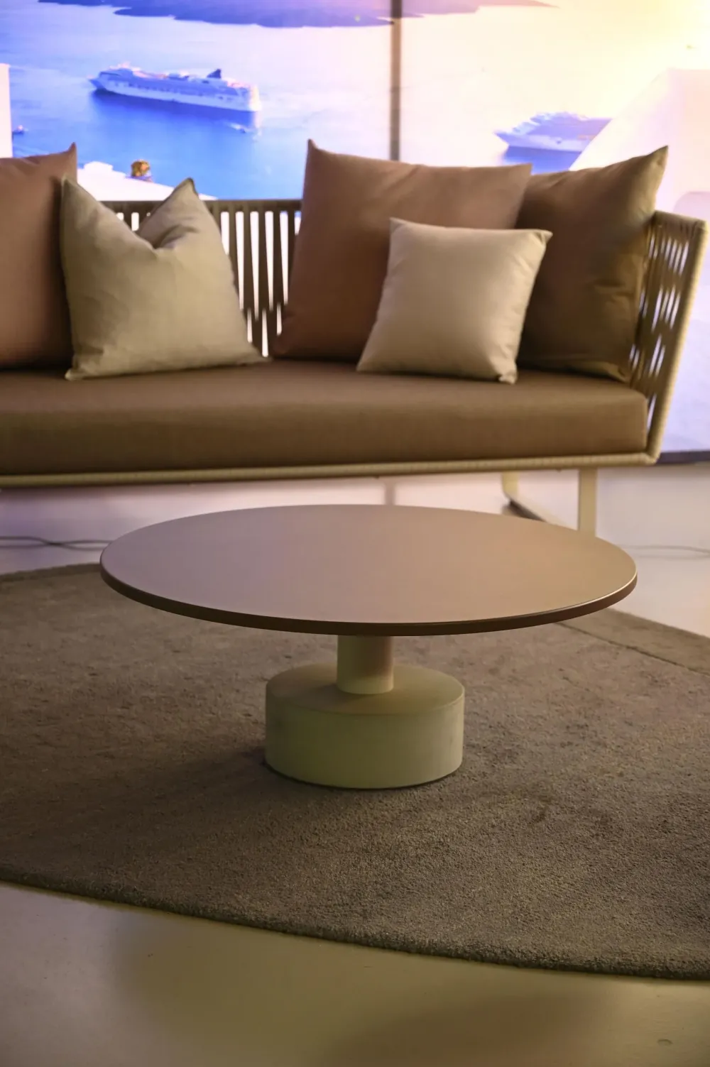 Kettal Tavolino design Roll di a prezzo ribassato- Tavolini