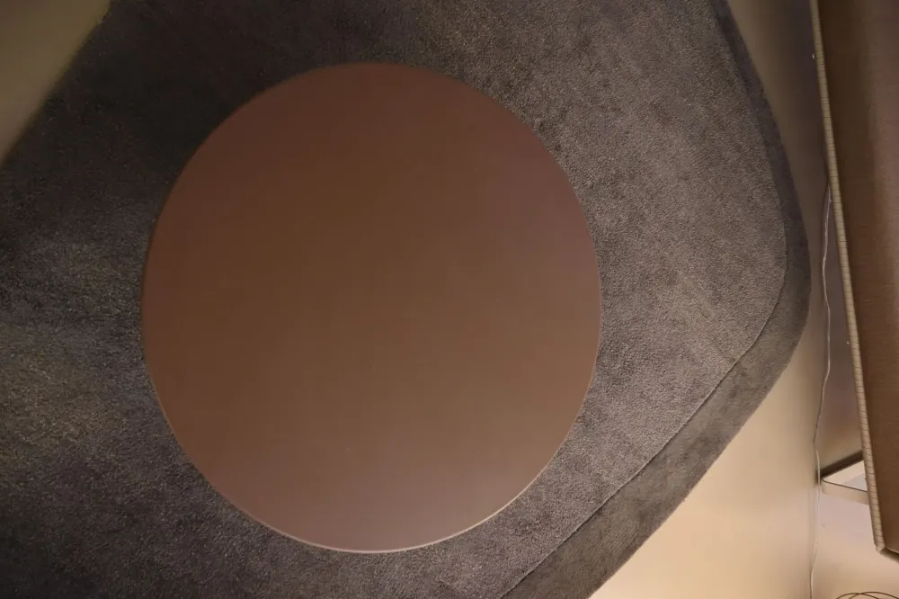 Kettal Tavolino design Roll di a prezzo ribassato- Tavolini