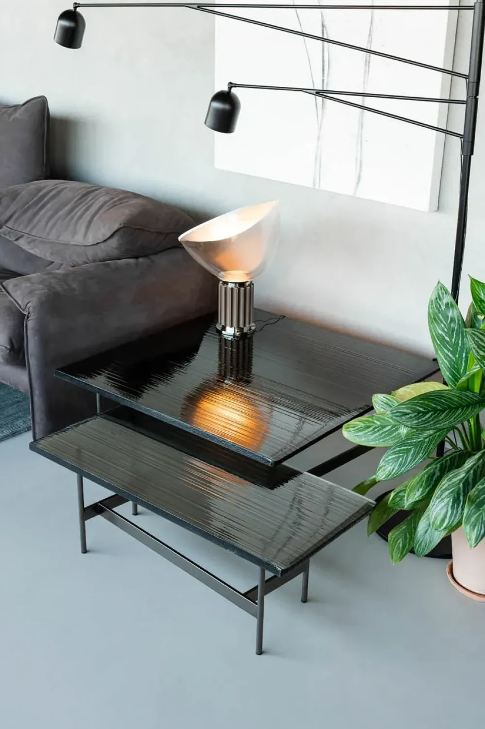 Tavolino design Waves di a prezzo scontato Tavolini