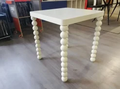 Sale Tavolino Gambe intarsiate dell'azienda con forte sconto Tavolini