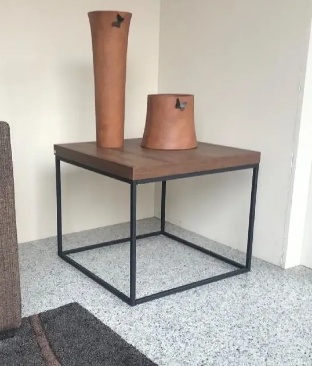 Outlet Tavolino in stile design modello Oca nera 1 di a prezzi imbattibili Tavolini