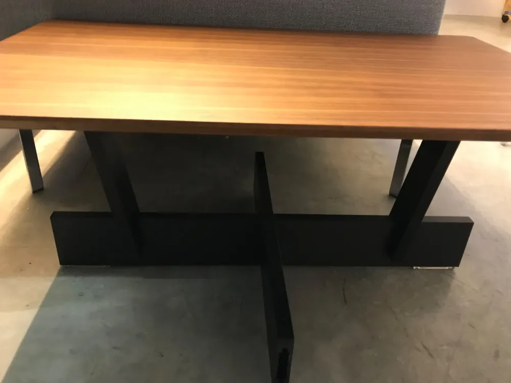 Tavolino Intermedio in stile Moderno a prezzo scontato^Cassina Online