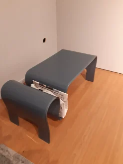 Tavolino modello Tavolino cristallo grigio curvato in OFFERTA OUTLET^La Vetreria Online