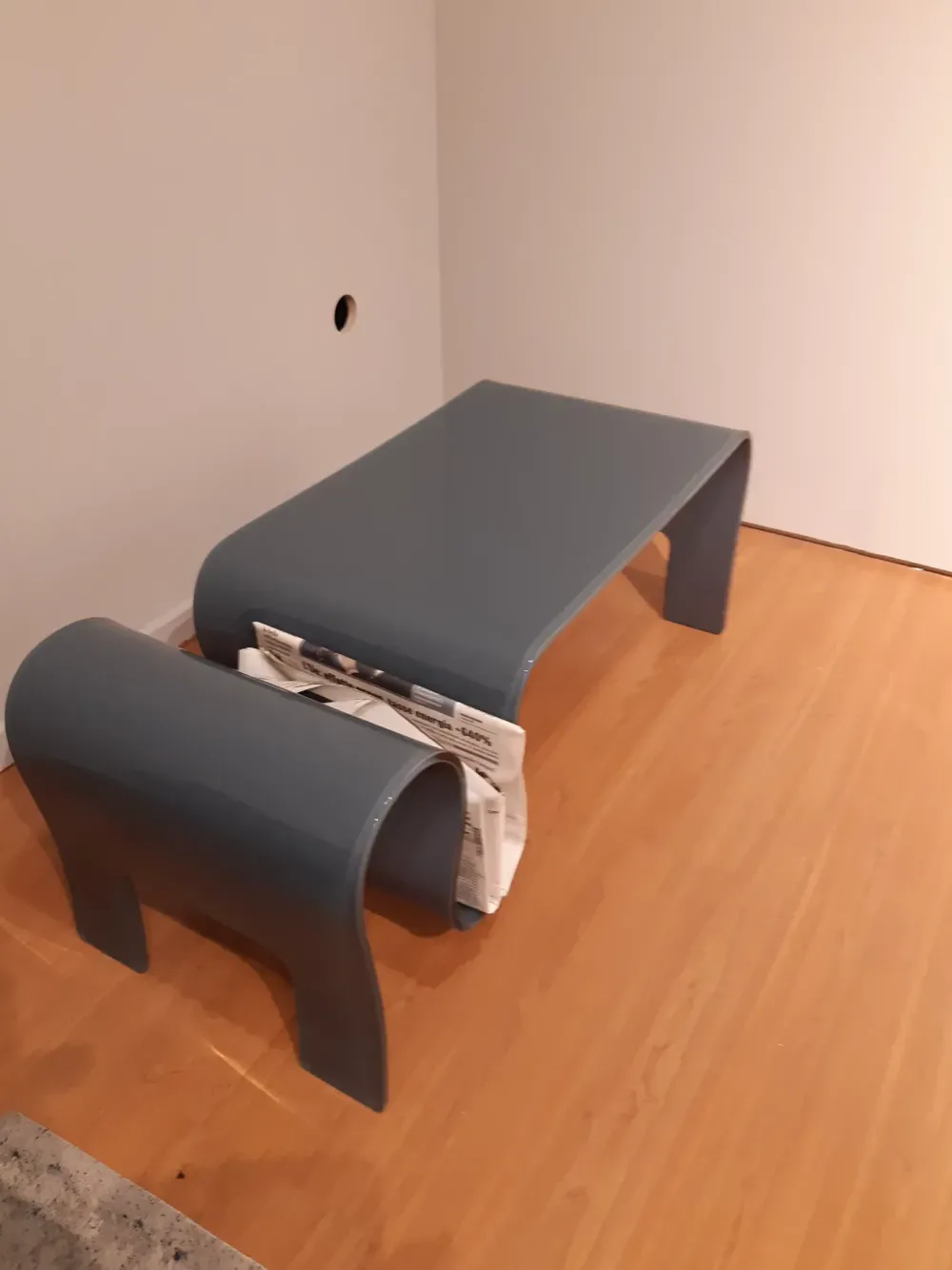 Tavolino modello Tavolino cristallo grigio curvato in OFFERTA OUTLET^La Vetreria Online