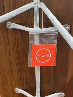 Magis Tavolino modello Tavolino piano noce americano officina in OFFERTA OUTLET- Tavolini