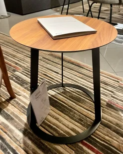 Tavolino modello Albino di a prezzo ribassato^Horm New