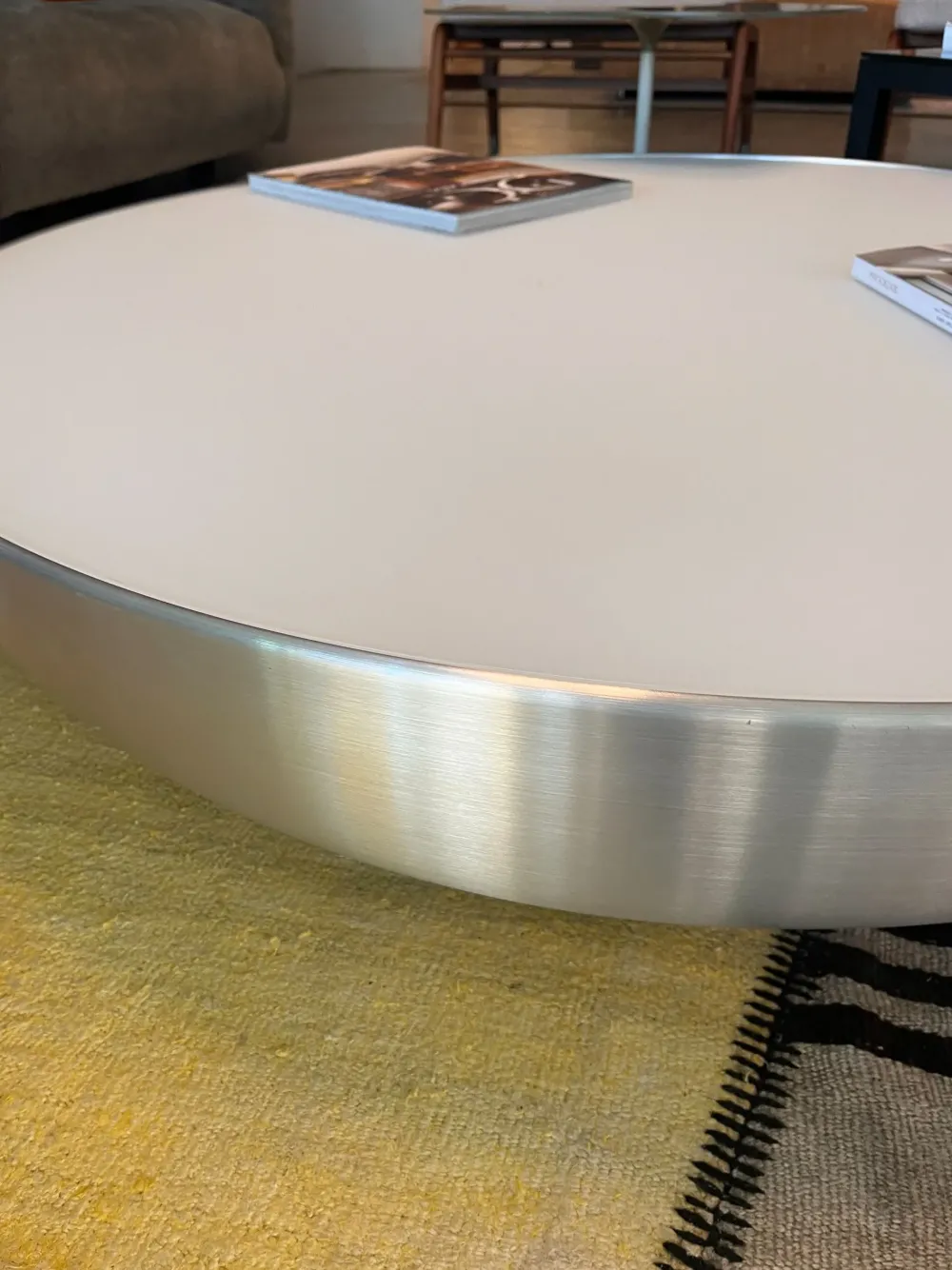 Tavolino modello Big planet light di a prezzo scontato^Bonaldo Hot