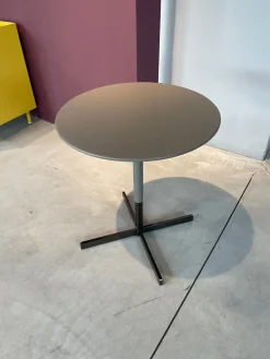 Tavolino modello Bob di a prezzo scontato^Poltrona Frau New