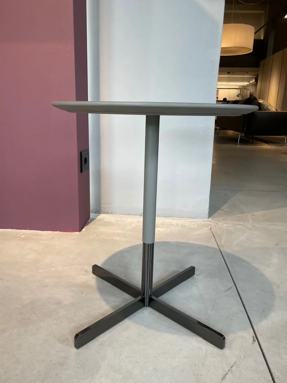 Tavolino modello Bob di a prezzo scontato^Poltrona Frau New