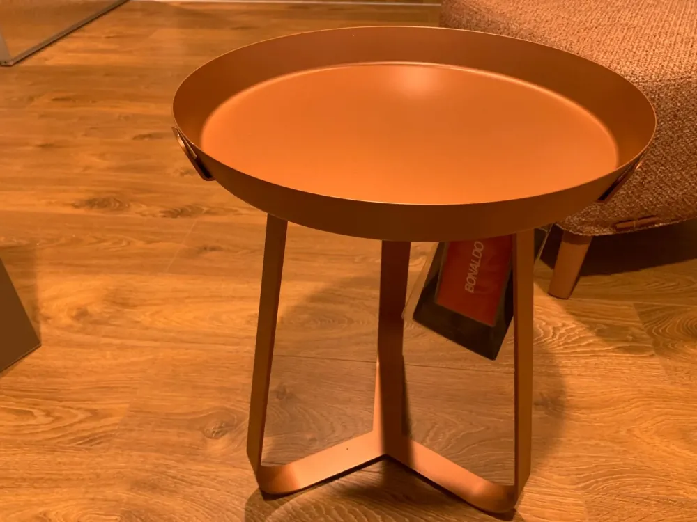 Tavolino modello High di a prezzo ribassato^Bonaldo New