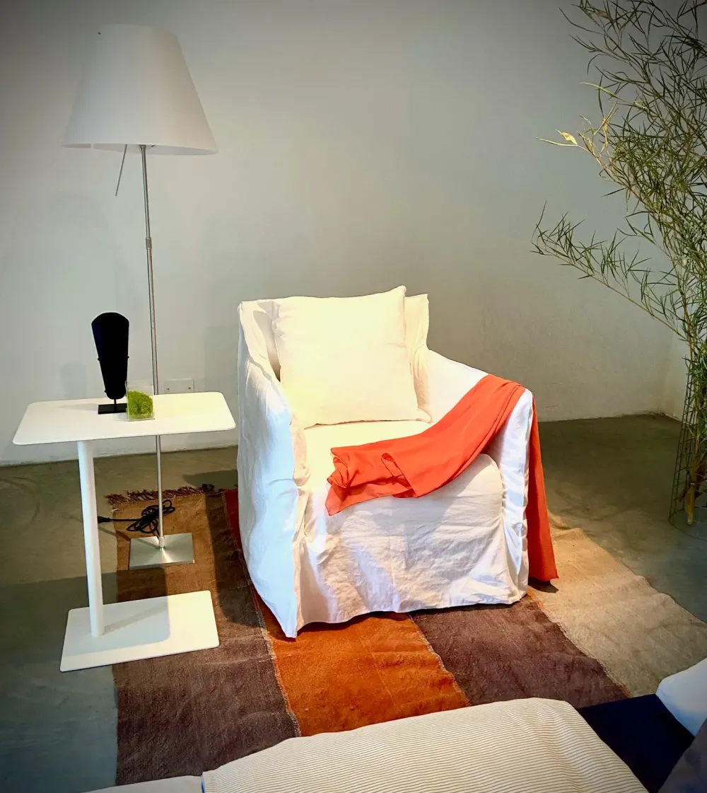 Tavolino modello Librio tavolini asimmetrici di a prezzo ribassato^MD House Sale