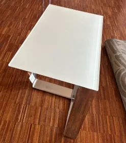 Artigianale Tavolino modello Tavolino in vetro di a prezzo scontato- Tavolini