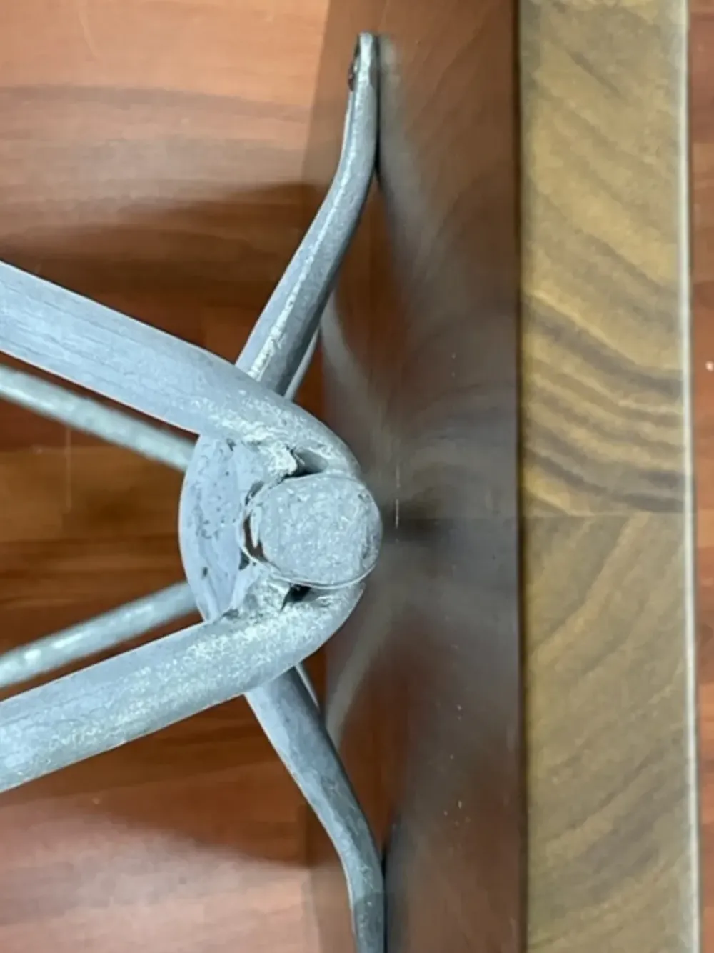 Outlet Tavolino modello Tavolino officina 120x45 h 40 noce di a prezzo scontato Tavolini