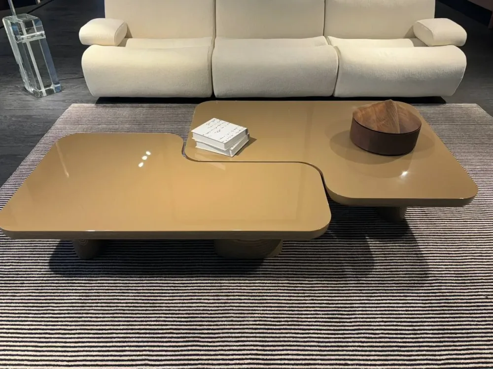 Tavolino moderno modello Ernest di scontato^Poliform New