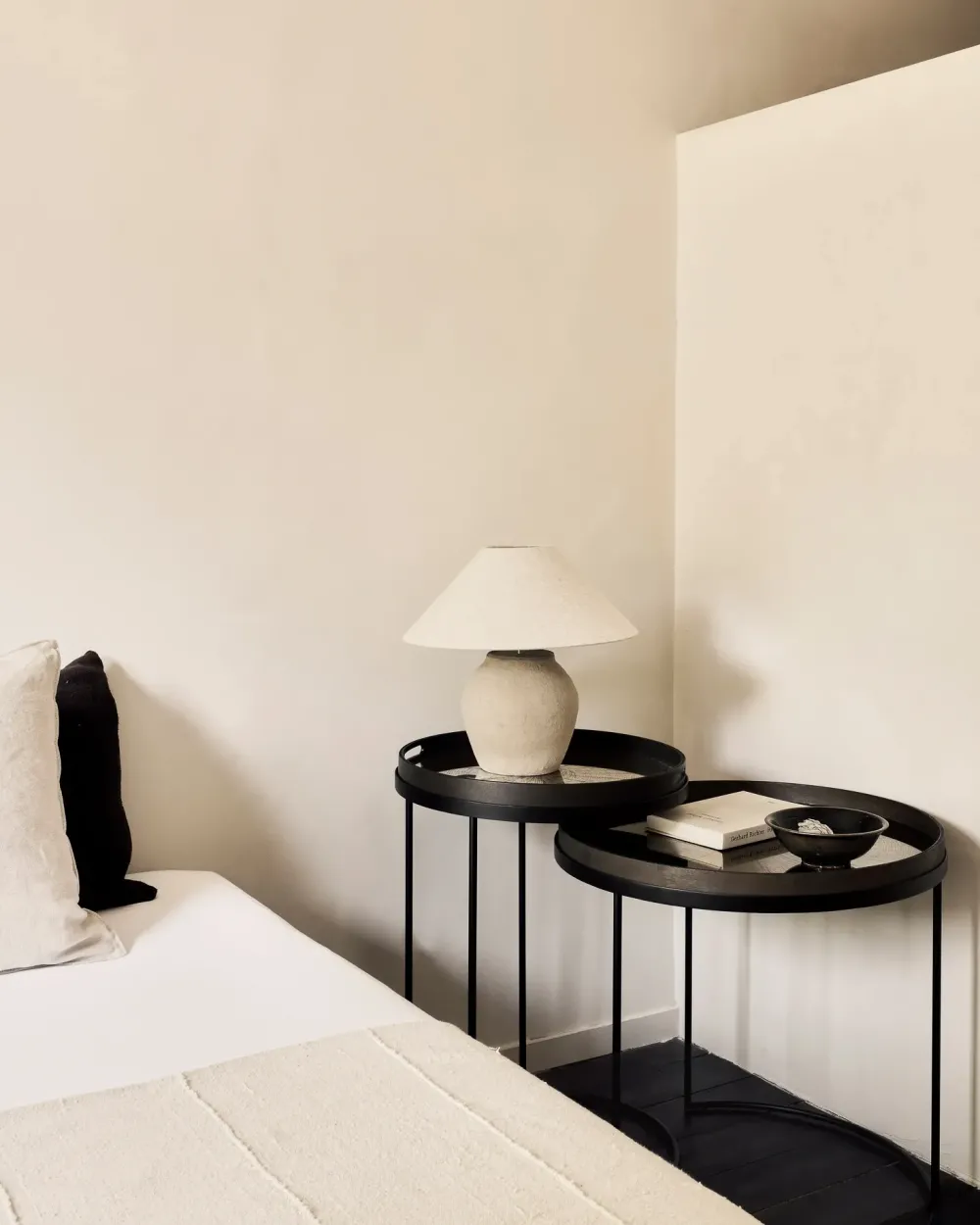 Clearance Tavolino moderno Set tavolo vassoio ethnicraft di a prezzo ribassato Tavolini