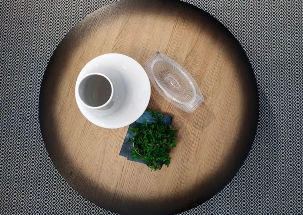 Hot Tavolino modello My moon my mirror in OFFERTA OUTLET Tavolini