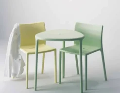 Tavolino Tavolino air table triangolare della firma con forte sconto - 51%^Magis Online