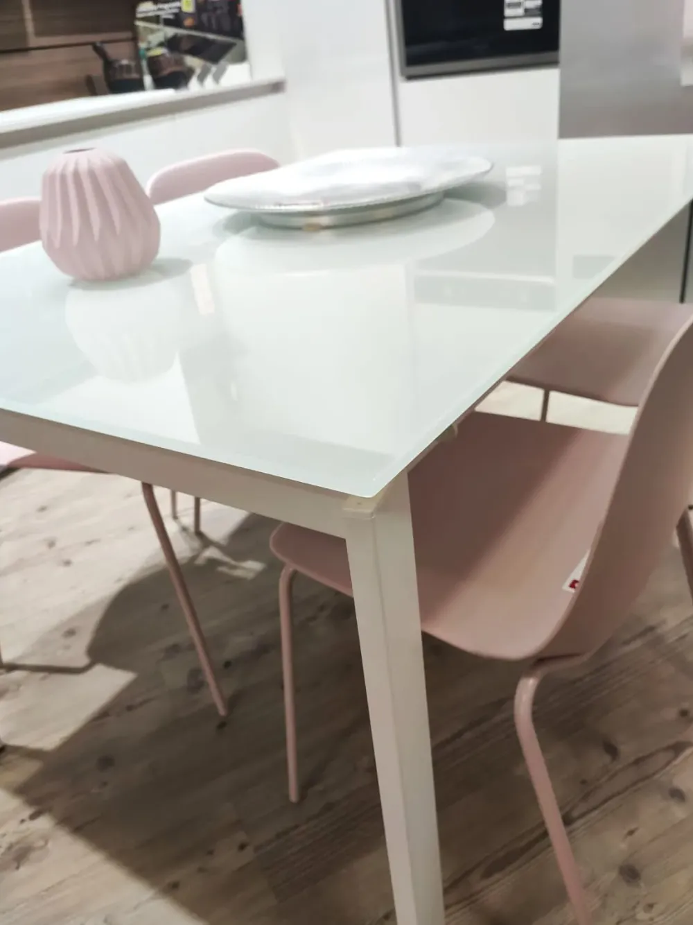 New Tavolo con piano in vetro rettangolare di a PREZZO OUTLET Tavoli