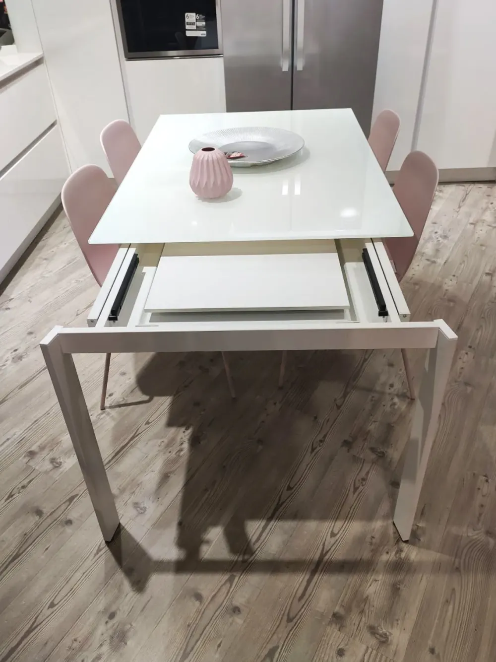 New Tavolo con piano in vetro rettangolare di a PREZZO OUTLET Tavoli