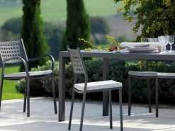Tavolo da giardino Tavolo quatris grigio antico 160 x 80 cm con 4 poltoncine alice a marchio a prezzo scontato^Vermobil Outlet