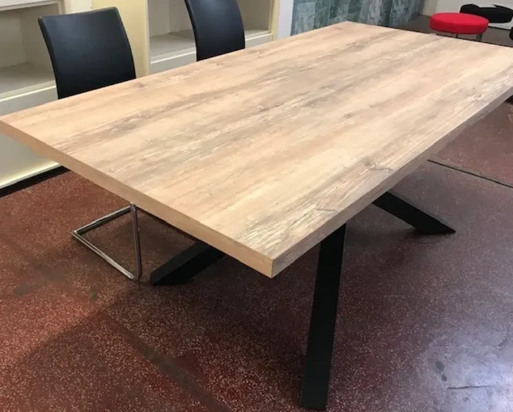 Tavolo Design a prezzo scontato^Distribuzione Grandi Marchi