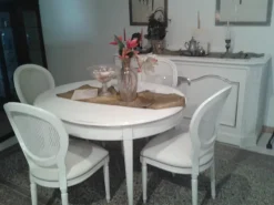 Grande Arredo TAVOLO  Tavolo ovale con gambe a spillo e n. 4 sedie imbottite SCONTATO 53%- Tavoli