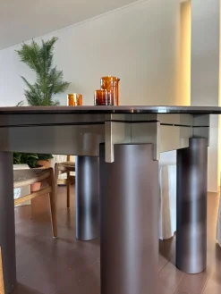 Clearance Tavolo in altri materiali rotondo Daen a prezzo ribassato Tavoli