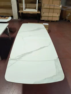 Tavolo in ceramica ellittico Tavolo in ceramica statuario   a prezzo ribassato Tavoli