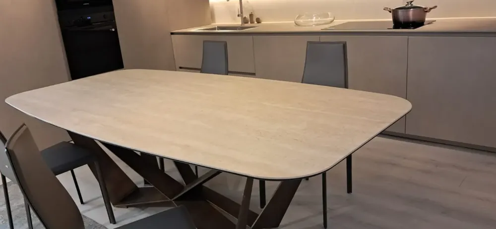 Cattelan Italia Tavolo in ceramica sagomato Skorpio in offerta outlet- Tavoli