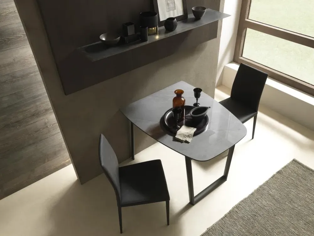 New Tavolo in laminato ovale Ribot a prezzo ribassato Tavoli