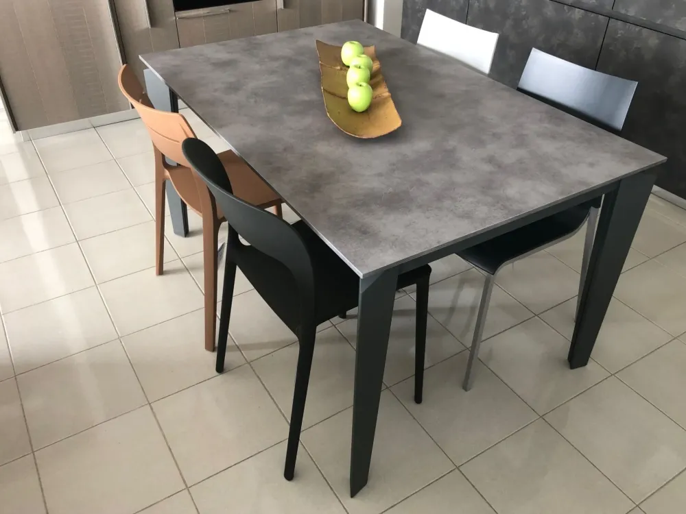 Clearance Tavolo in laminato rettangolare Diagonal in offerta outlet Tavoli