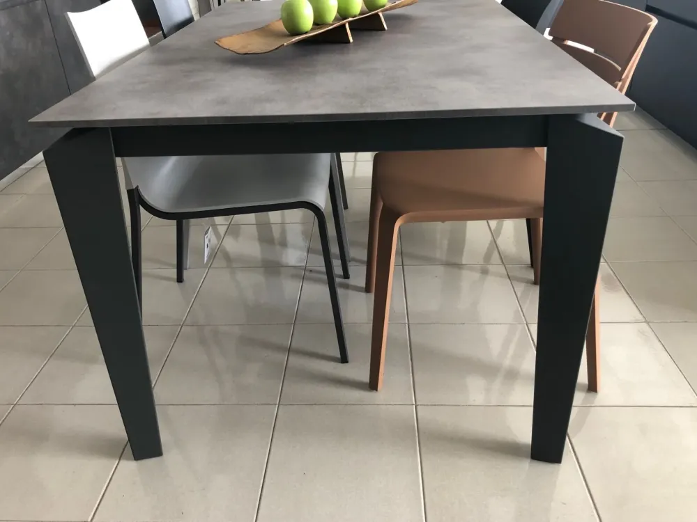 Clearance Tavolo in laminato rettangolare Diagonal in offerta outlet Tavoli