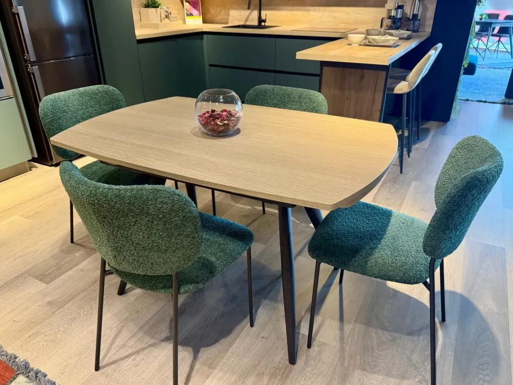 New Tavolo in laminato sagomato Elica a prezzo scontato Tavoli