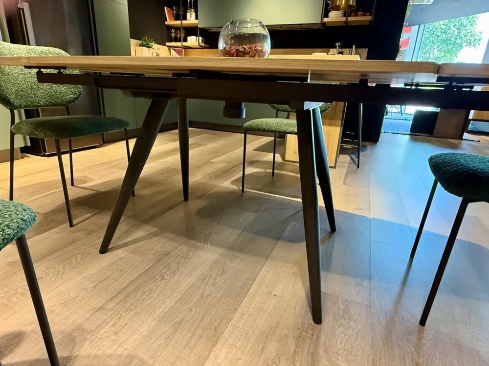 New Tavolo in laminato sagomato Elica a prezzo scontato Tavoli