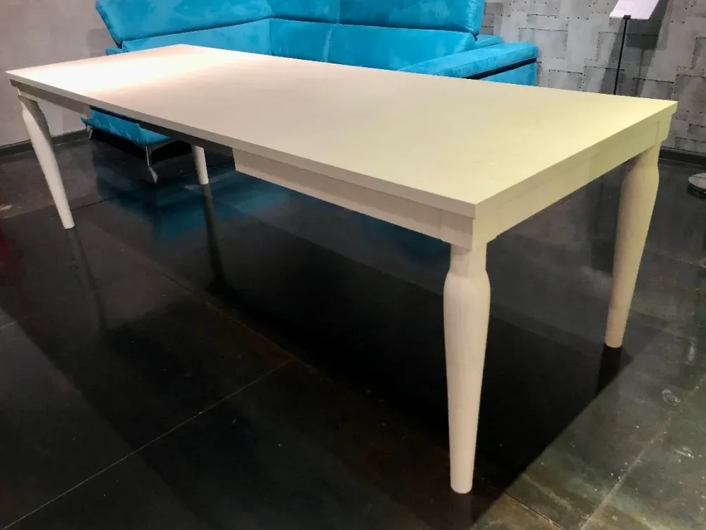 Outlet Tavolo in legno rettangolare Slamet in offerta outlet Tavoli