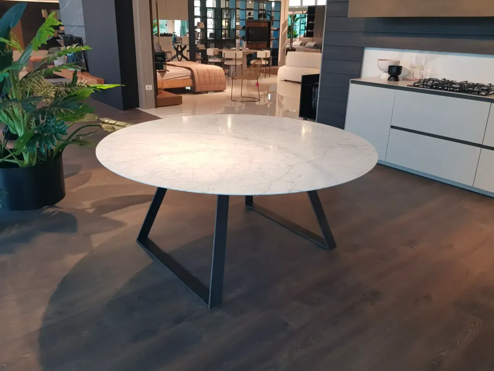 New Tavolo in pietra rotondo Blade a prezzo scontato Tavoli