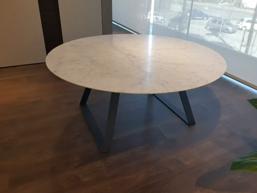 New Tavolo in pietra rotondo Blade a prezzo scontato Tavoli