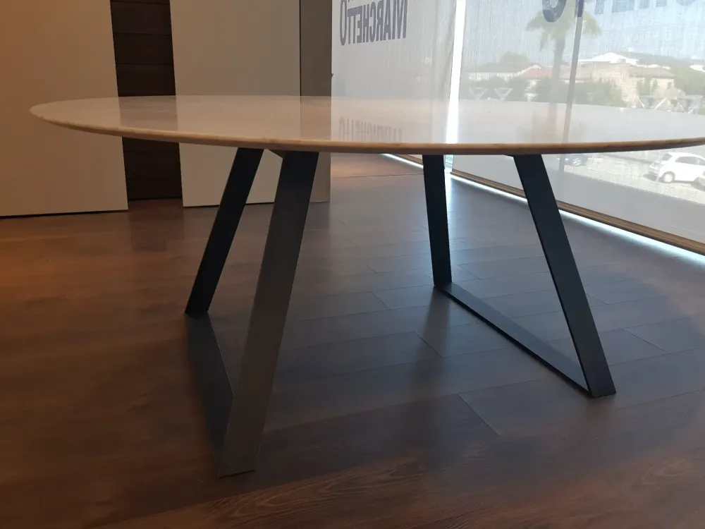 New Tavolo in pietra rotondo Blade a prezzo scontato Tavoli