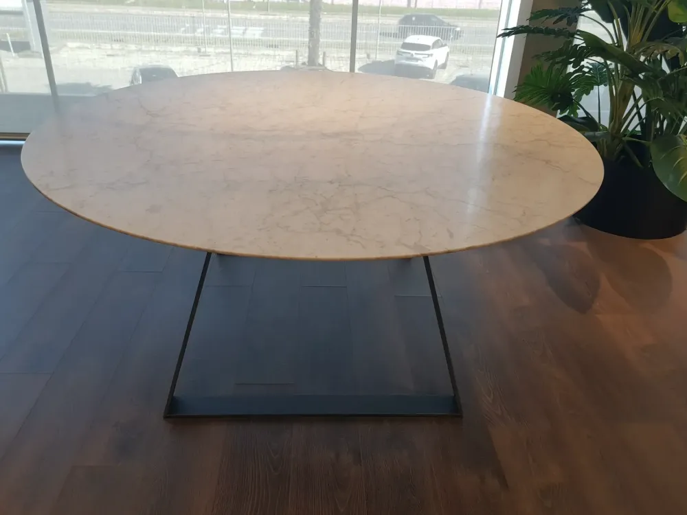 New Tavolo in pietra rotondo Blade a prezzo scontato Tavoli