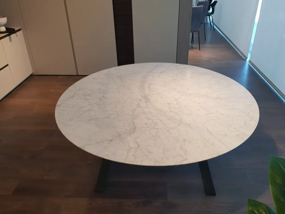 New Tavolo in pietra rotondo Blade a prezzo scontato Tavoli