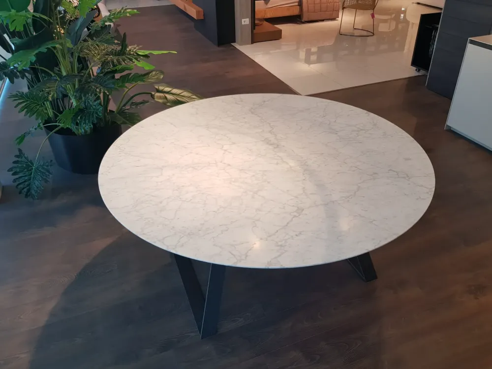 New Tavolo in pietra rotondo Blade a prezzo scontato Tavoli