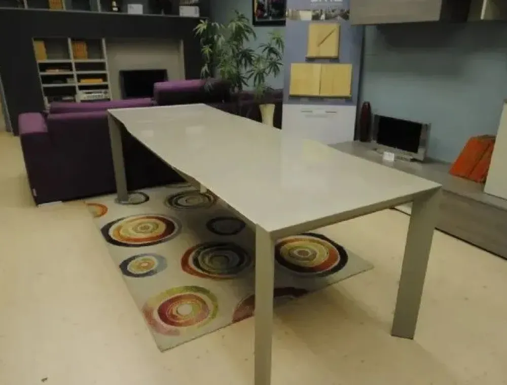 Hot Tavolo in vetro rettangolare Modem a prezzo ribassato Tavoli