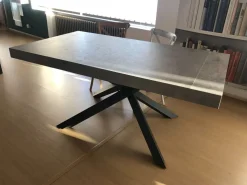 Discount Tavolo Intreccio lamina a prezzo ribassato Tavoli